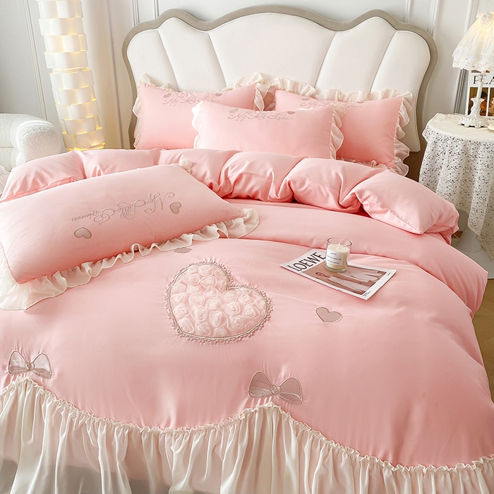 91家纺网 家纺一手货源 找家纺 富盛家纺 2024新款水洗亲肤棉立体刺绣四件套公主风四件套-爱心 爱心—粉