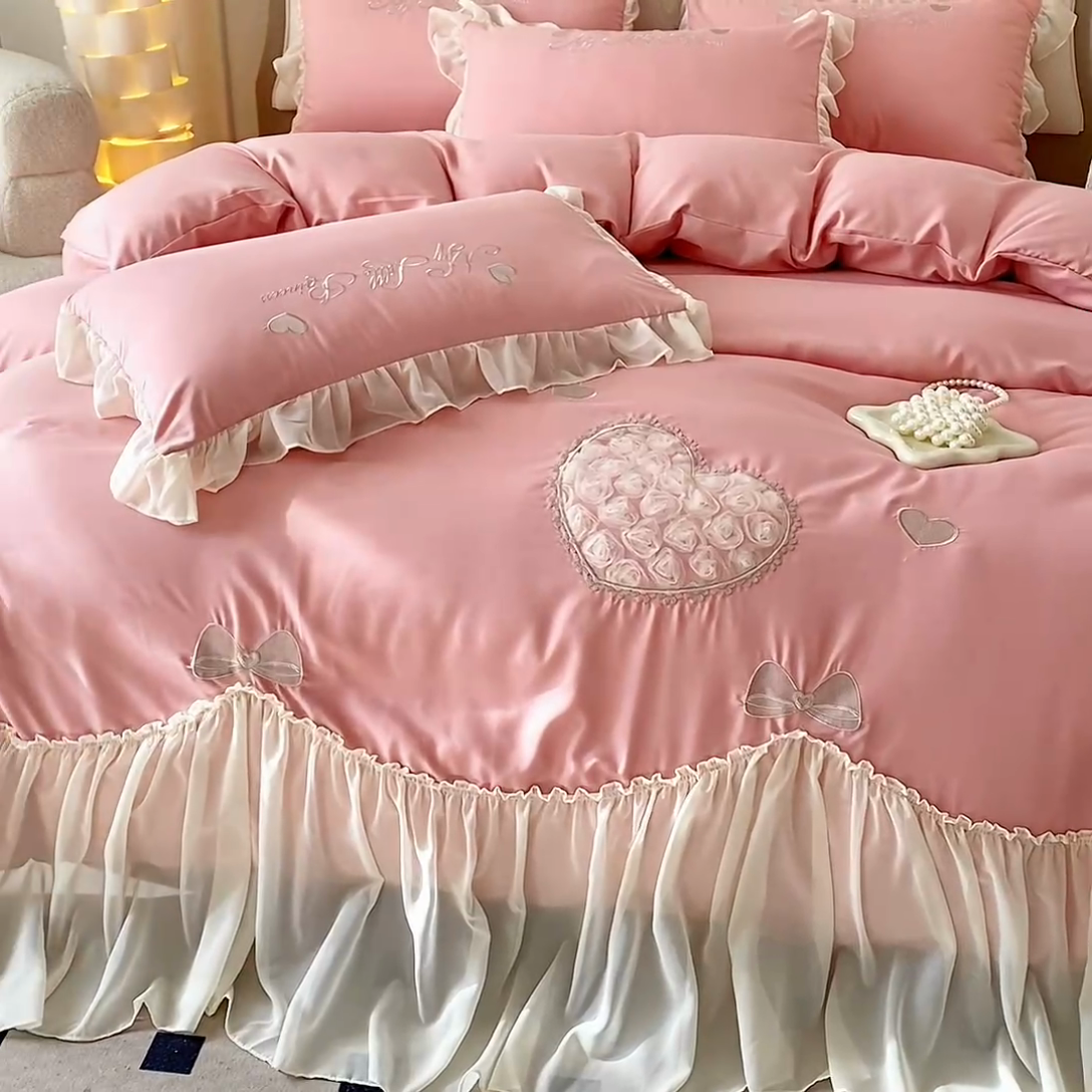 91家纺网 家纺一手货源 找家纺 富盛家纺 2024新款水洗亲肤棉立体刺绣四件套公主风四件套-爱心 爱心—豆沙