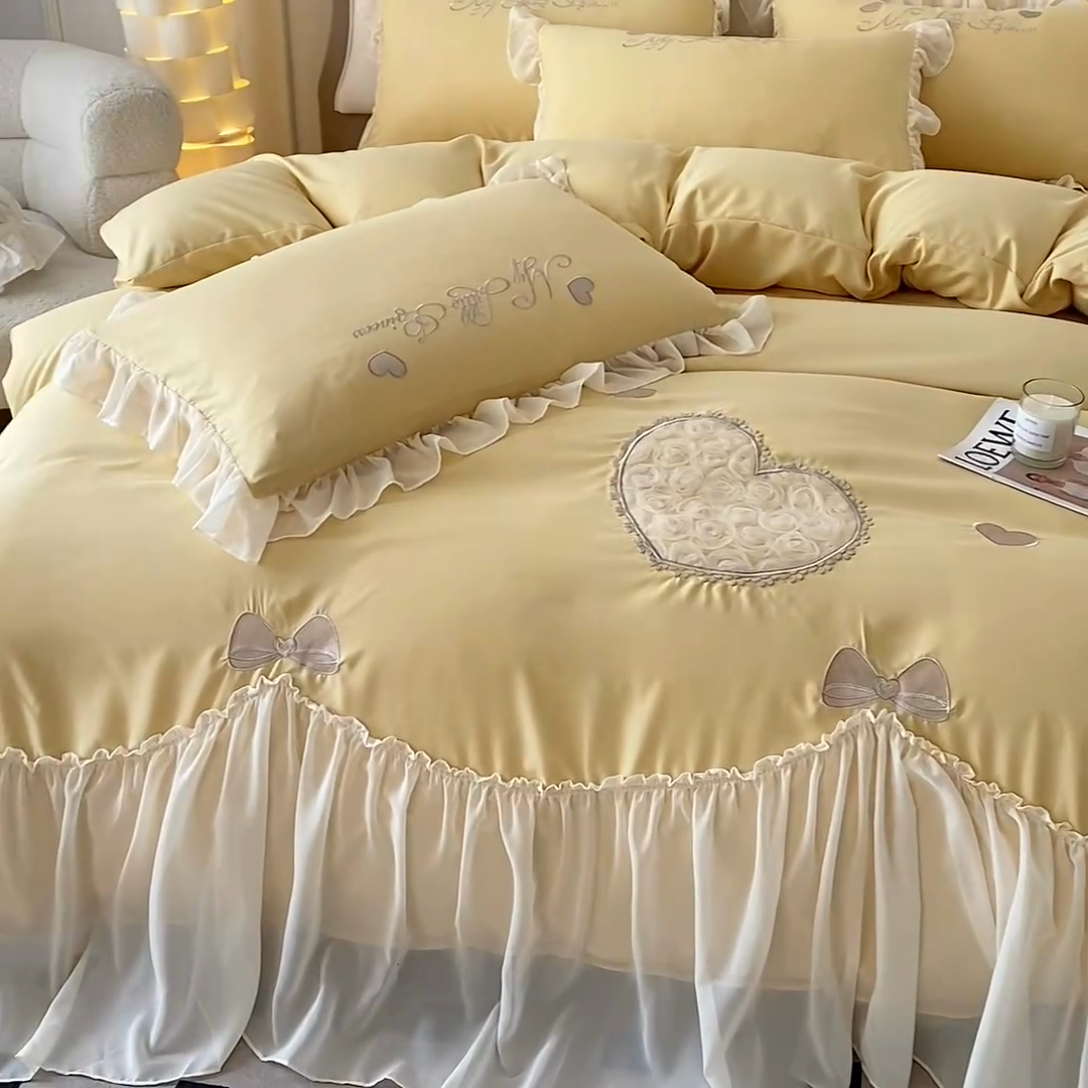 91家纺网 家纺一手货源 找家纺 富盛家纺 2024新款水洗亲肤棉立体刺绣四件套公主风四件套-爱心 爱心—黄