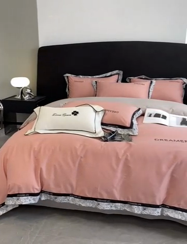 91家纺网 家纺一手货源 找家纺 笙意家纺 2025新款全棉刺绣拼边四件套 浅豆沙+山灰