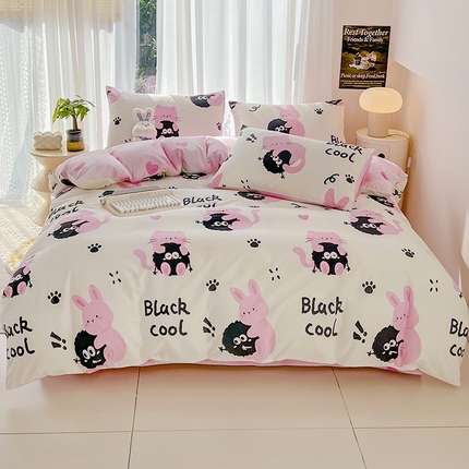 91家纺网 家纺一手货源 找家纺 倾慕家纺 2024新款时尚风全棉13070亲肤印花系列四件套 黑大帅