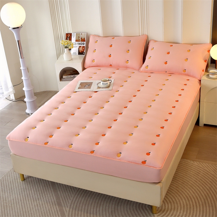 91家纺网 家纺一手货源 找家纺 贝拉梦家纺 2024直播新款A类刺绣水洗棉床褥式大豆夹棉床笠 橙子-杏仁粉