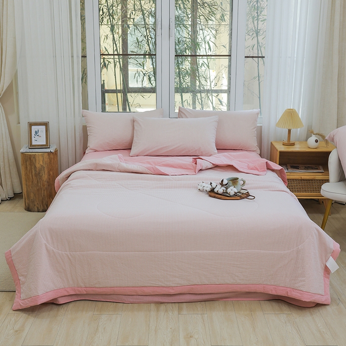 91家纺网 家纺一手货源 找家纺 柠萌 新款全棉色织水洗棉棉花夏被四件套里外全棉夏凉被 粉密条