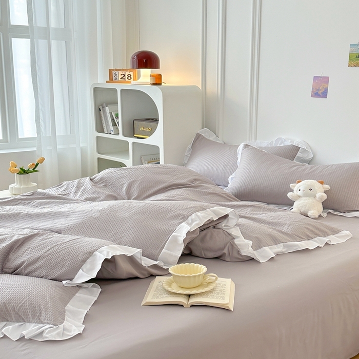 91家纺网 家纺一手货源 找家纺 啊雅家居 2025新款轻奢韩式花边款华夫格四件套 花边款  梦幻灰