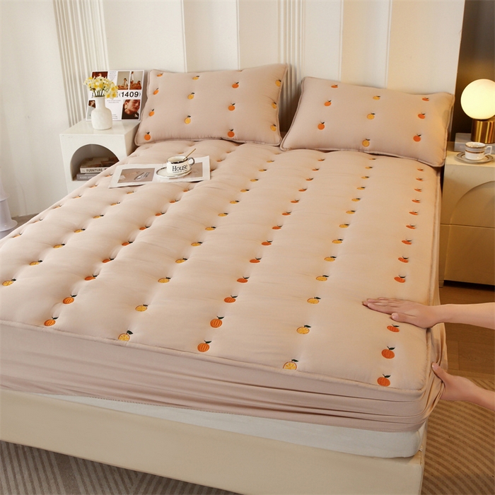91家纺网 家纺一手货源 找家纺 贝拉梦家纺 2024直播新款A类刺绣水洗棉床褥式大豆夹棉床笠 橙子-马萨拉茶