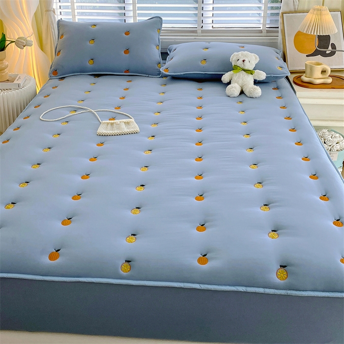 91家纺网 家纺一手货源 找家纺 贝拉梦家纺 2024直播新款A类刺绣水洗棉床褥式大豆夹棉床笠 橙子-玛瑙蓝