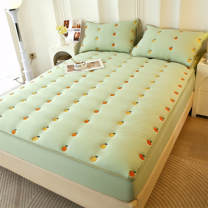 91家纺网 家纺一手货源 找家纺 贝拉梦家纺 2024直播新款A类刺绣水洗棉床褥式大豆夹棉床笠 橙子-气泡绿