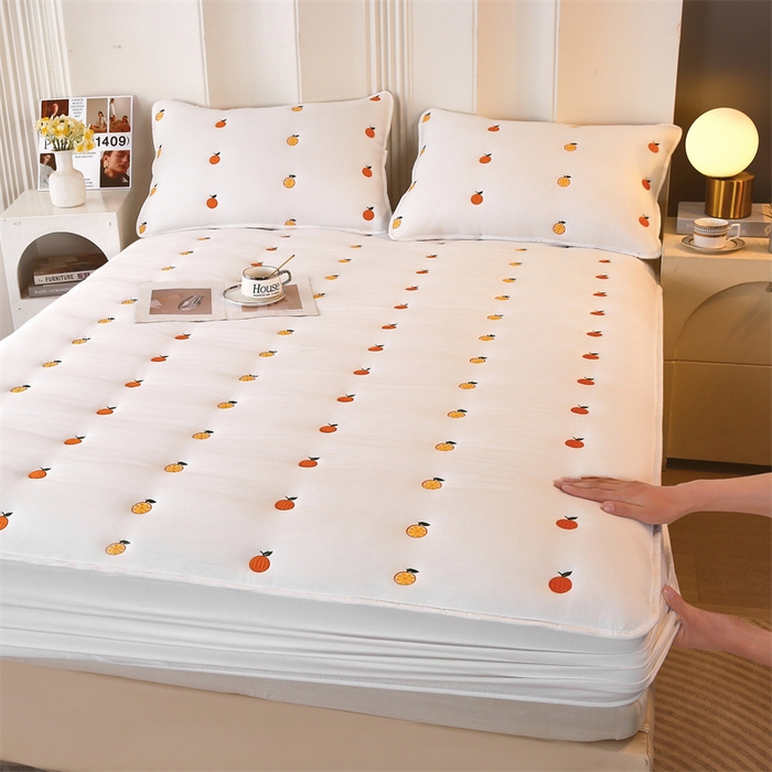 91家纺网 家纺一手货源 找家纺 贝拉梦家纺 2024直播新款A类刺绣水洗棉床褥式大豆夹棉床笠 橙子-奶昔白