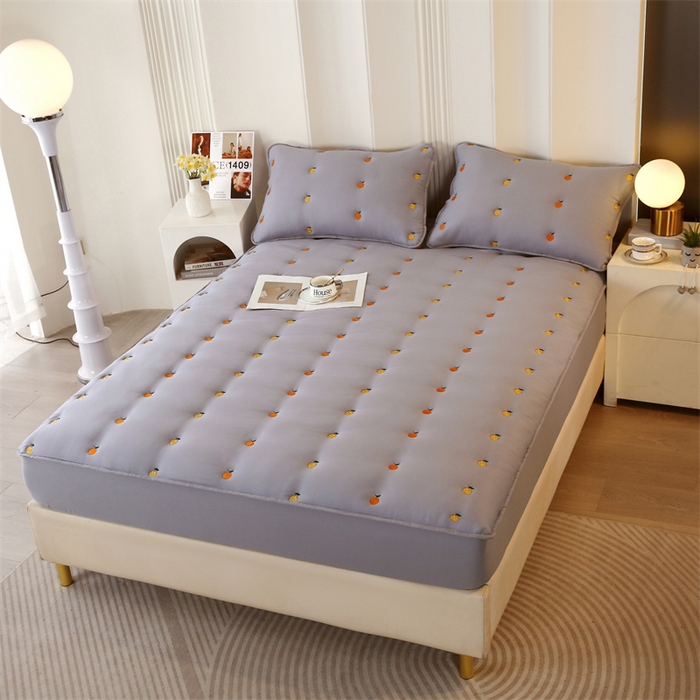 91家纺网 家纺一手货源 找家纺 贝拉梦家纺 2024直播新款A类刺绣水洗棉床褥式大豆夹棉床笠 橙子-珍珠灰