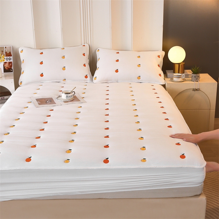 91家纺网 家纺一手货源 找家纺 贝拉梦家纺 2024直播新款A类刺绣水洗棉床褥式大豆夹棉床笠 橙子-奶昔白