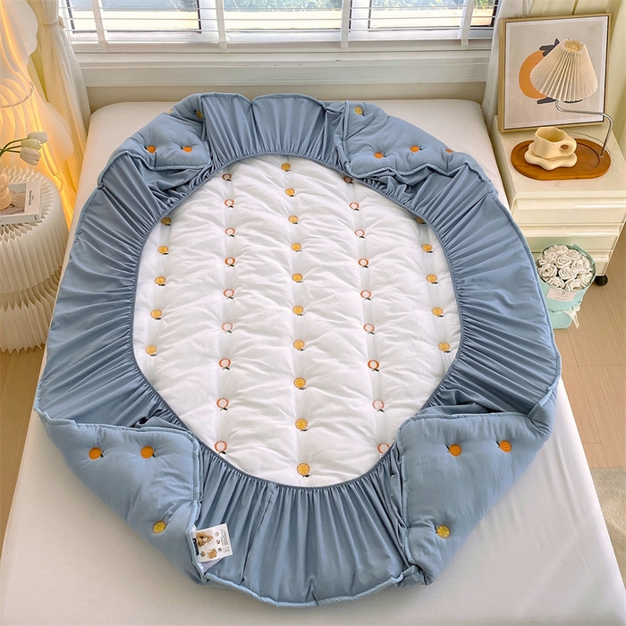 91家纺网 家纺一手货源 找家纺 贝拉梦家纺 2024直播新款A类刺绣水洗棉床褥式大豆夹棉床笠 橙子-玛瑙蓝