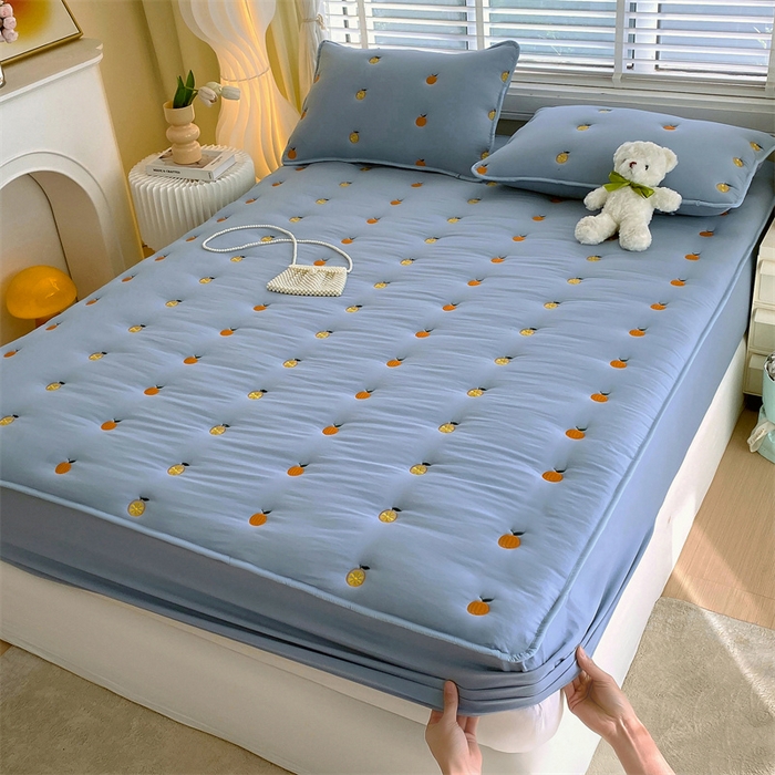91家纺网 家纺一手货源 找家纺 贝拉梦家纺 2024直播新款A类刺绣水洗棉床褥式大豆夹棉床笠 橙子-玛瑙蓝