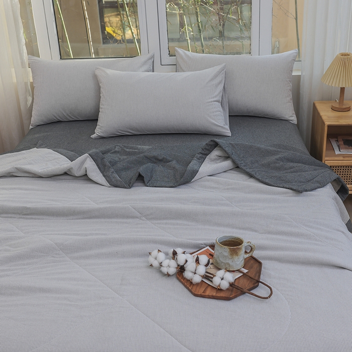 91家纺网 家纺一手货源 找家纺 柠萌 新款全棉色织水洗棉棉花夏被四件套里外全棉夏凉被 灰密条