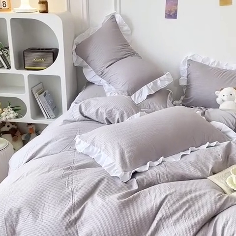 91家纺网 家纺一手货源 找家纺 啊雅家居 2025新款轻奢韩式花边款华夫格四件套 花边款  梦幻灰