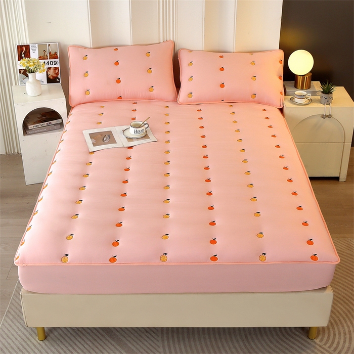 91家纺网 家纺一手货源 找家纺 贝拉梦家纺 2024直播新款A类刺绣水洗棉床褥式大豆夹棉床笠 橙子-杏仁粉