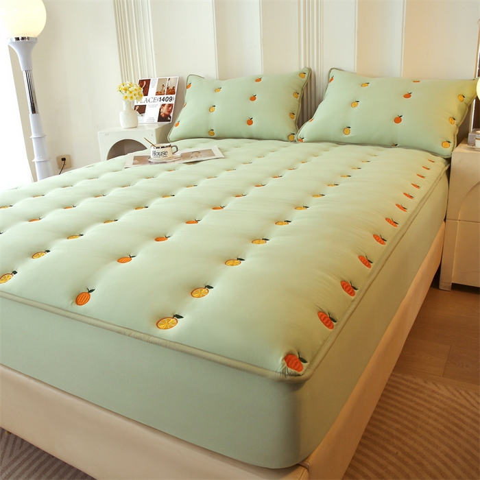 91家纺网 家纺一手货源 找家纺 （总）贝拉梦家纺 2024直播新款A类刺绣水洗棉床褥式大豆夹棉床笠