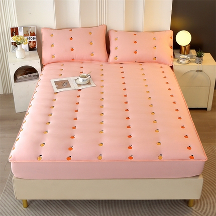 91家纺网 家纺一手货源 找家纺 （总）贝拉梦家纺 2024直播新款A类刺绣水洗棉床褥式大豆夹棉床笠