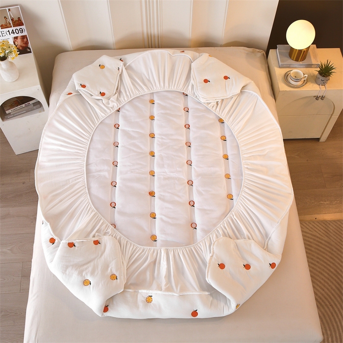 91家纺网 家纺一手货源 找家纺 贝拉梦家纺 2024直播新款A类刺绣水洗棉床褥式大豆夹棉床笠 橙子-奶昔白