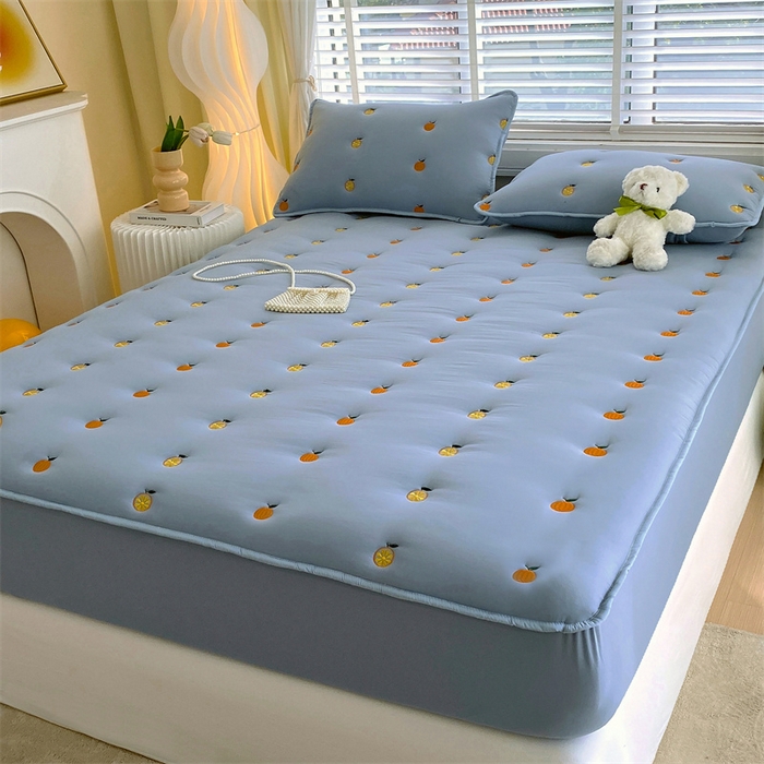 91家纺网 家纺一手货源 找家纺 贝拉梦家纺 2024直播新款A类刺绣水洗棉床褥式大豆夹棉床笠 橙子-玛瑙蓝