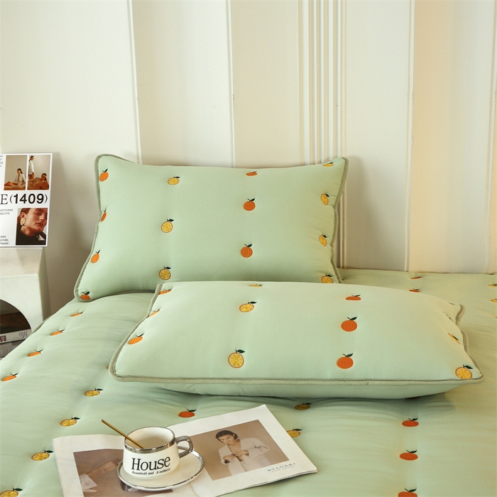 91家纺网 家纺一手货源 找家纺 （总）贝拉梦家纺 2024直播新款A类刺绣水洗棉床褥式大豆夹棉床笠