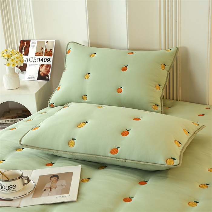 91家纺网 家纺一手货源 找家纺 贝拉梦家纺 2024直播新款A类刺绣水洗棉床褥式大豆夹棉床笠 橙子-气泡绿