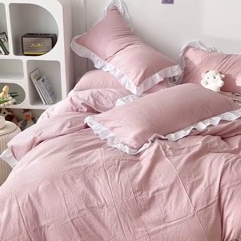 91家纺网 家纺一手货源 找家纺 啊雅家居 2025新款轻奢韩式花边款华夫格四件套 花边款  梦幻粉