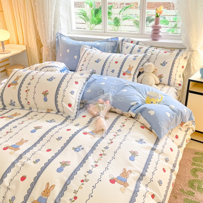 91家纺网 家纺一手货源 找家纺 铭成家纺 2024新款新疆棉喷气印花小清新系列四件套 草莓花期