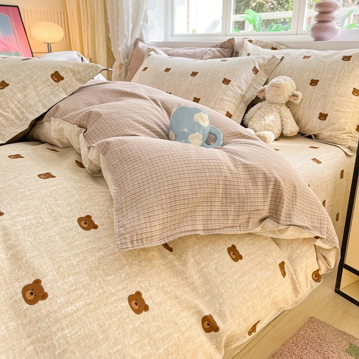 91家纺网 家纺一手货源 找家纺 铭成家纺 2024新款新疆棉喷气印花小清新系列四件套 温暖熊