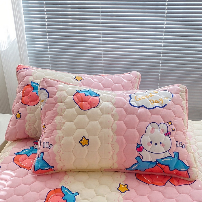 91家纺网 家纺一手货源 找家纺 九亭家纺 2024新款A类抗菌全棉夹棉防水床笠 防水-草莓萌兔