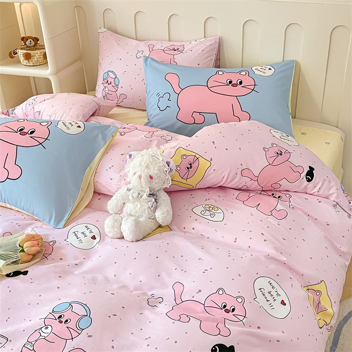 91家纺网 家纺一手货源 找家纺 呗旺鹿  2024新款舒适亲肤全棉40支大平网定位枕萌趣印花卡通四件套 捉鱼猫