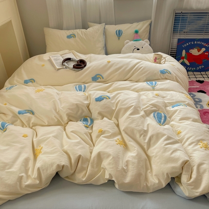 91家纺网 家纺一手货源 找家纺 红嘴企鹅 2025新款全棉卡通毛巾绣四件套 热气球-纯棉