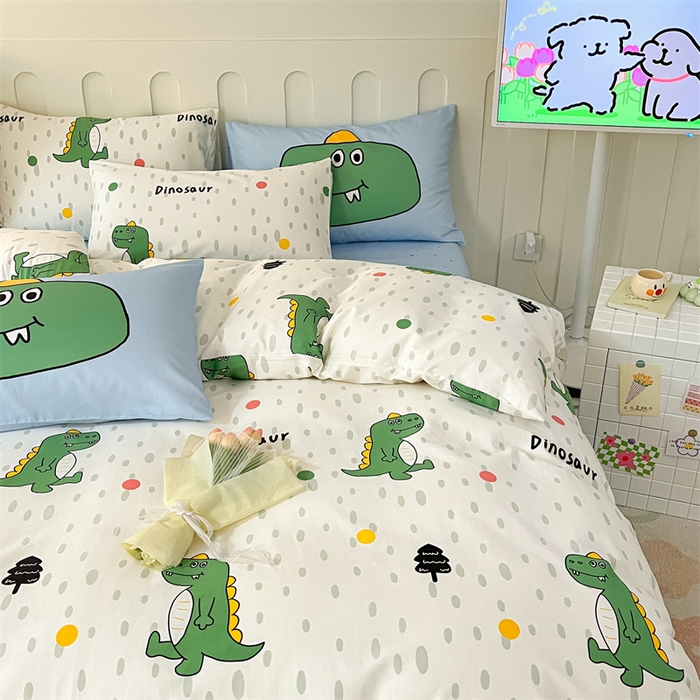 91家纺网 家纺一手货源 找家纺 呗旺鹿  2024新款舒适亲肤全棉40支大平网定位枕萌趣印花卡通四件套 恐龙点点