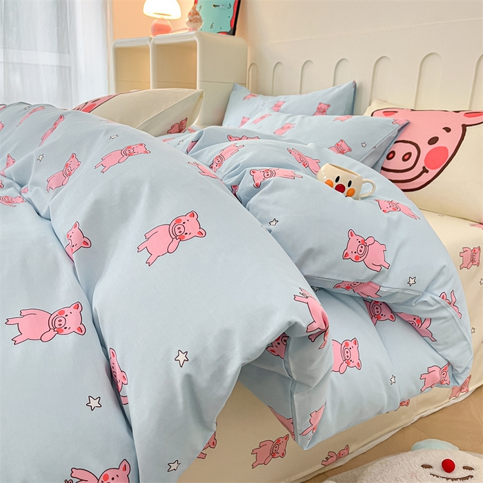 91家纺网 家纺一手货源 找家纺 呗旺鹿  2024新款舒适亲肤全棉40支大平网定位枕萌趣印花卡通四件套 粉小猪