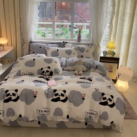 91家纺网 家纺一手货源 找家纺 铭成家纺 2024新款新疆棉喷气印花小清新系列四件套 熊猫拉拉