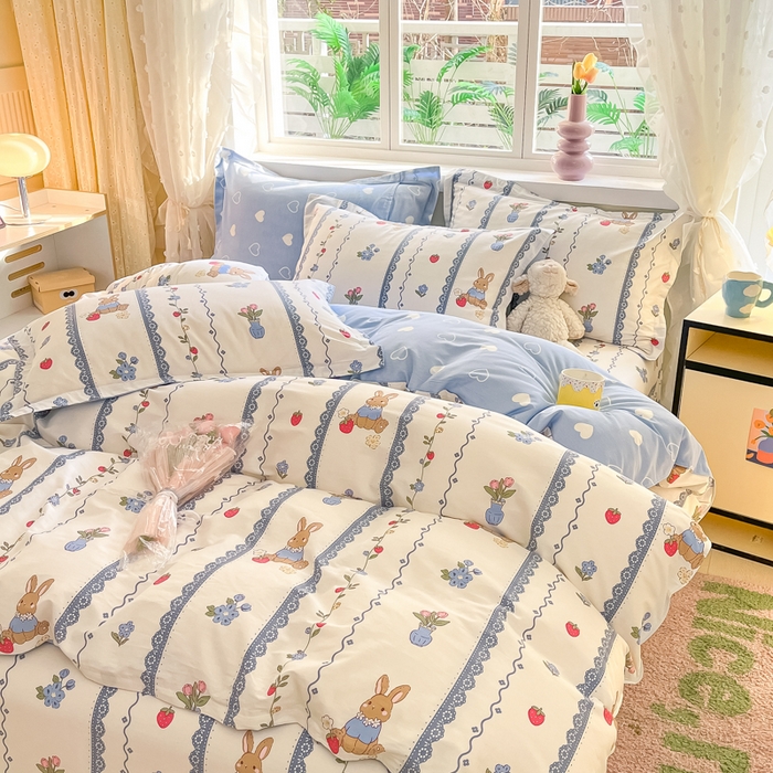 91家纺网 家纺一手货源 找家纺 铭成家纺 2024新款新疆棉喷气印花小清新系列四件套 草莓花期