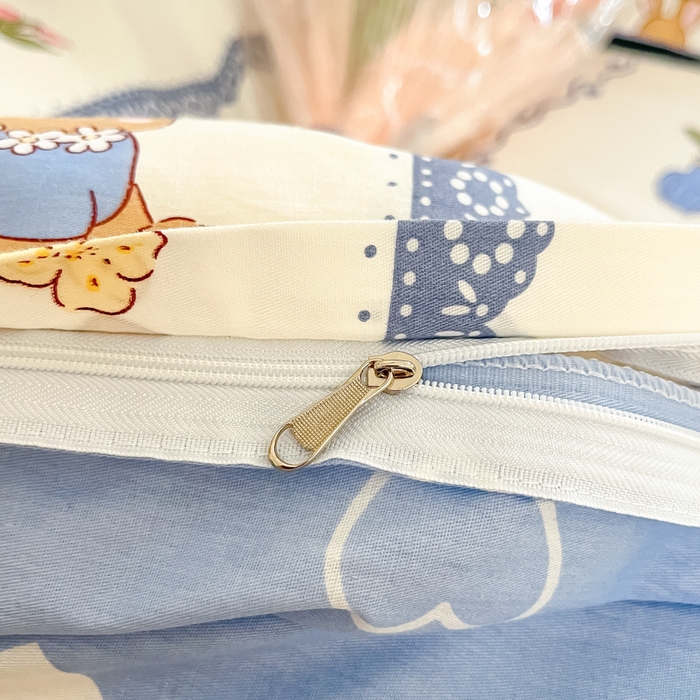 91家纺网 家纺一手货源 找家纺 铭成家纺 2024新款新疆棉喷气印花小清新系列四件套 草莓花期