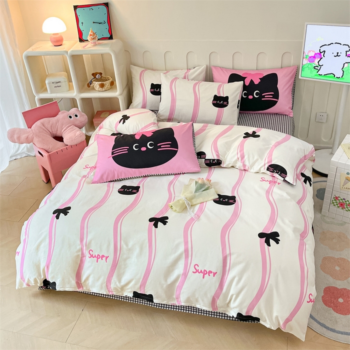 91家纺网 家纺一手货源 找家纺 呗旺鹿  2024新款舒适亲肤全棉40支大平网定位枕萌趣印花卡通四件套 小黑猫