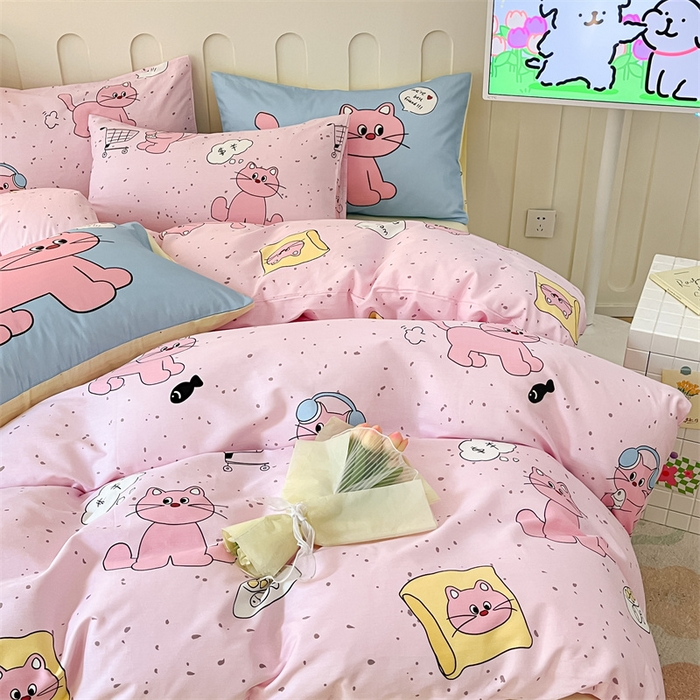 91家纺网 家纺一手货源 找家纺 呗旺鹿  2024新款舒适亲肤全棉40支大平网定位枕萌趣印花卡通四件套 捉鱼猫