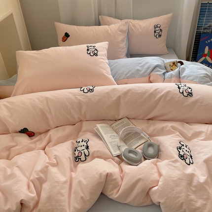 91家纺网 家纺一手货源 找家纺 红嘴企鹅 2025新款全棉卡通毛巾绣四件套 萝卜兔-纯棉