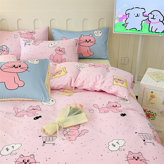 91家纺网 家纺一手货源 找家纺 呗旺鹿  2024新款舒适亲肤全棉40支大平网定位枕萌趣印花卡通四件套 捉鱼猫