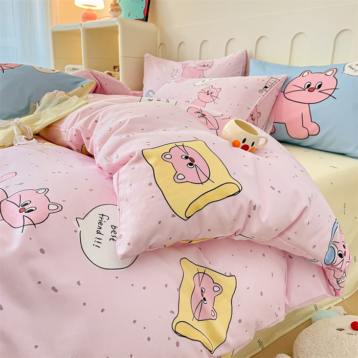 91家纺网 家纺一手货源 找家纺 呗旺鹿  2024新款舒适亲肤全棉40支大平网定位枕萌趣印花卡通四件套 捉鱼猫