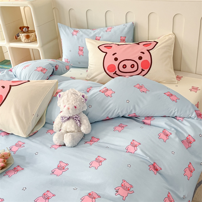 91家纺网 家纺一手货源 找家纺 呗旺鹿  2024新款舒适亲肤全棉40支大平网定位枕萌趣印花卡通四件套 粉小猪