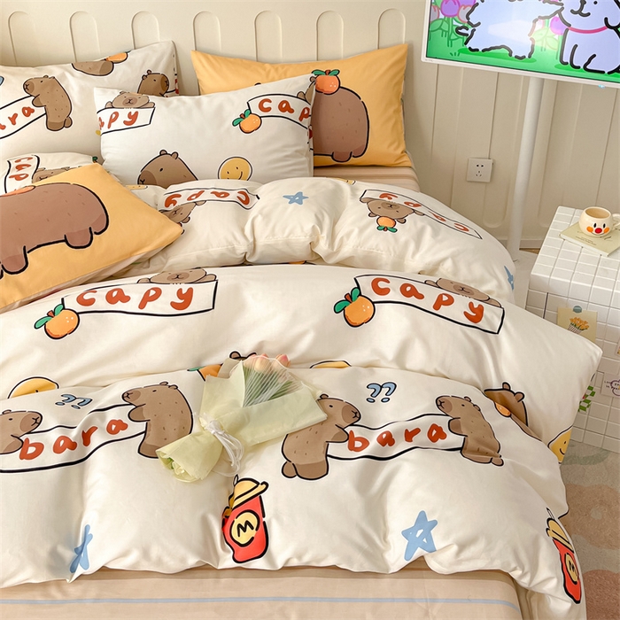 91家纺网 家纺一手货源 找家纺 呗旺鹿  2024新款舒适亲肤全棉40支大平网定位枕萌趣印花卡通四件套 卡皮巴拉