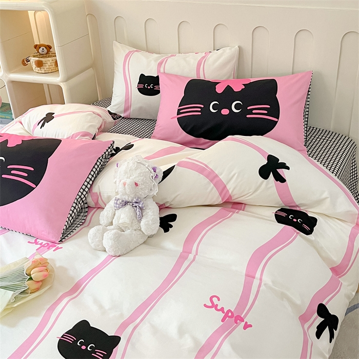 91家纺网 家纺一手货源 找家纺 呗旺鹿  2024新款舒适亲肤全棉40支大平网定位枕萌趣印花卡通四件套 小黑猫