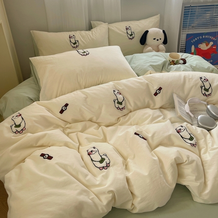 91家纺网 家纺一手货源 找家纺 红嘴企鹅 2025新款全棉卡通毛巾绣四件套 快乐羊驼-纯棉