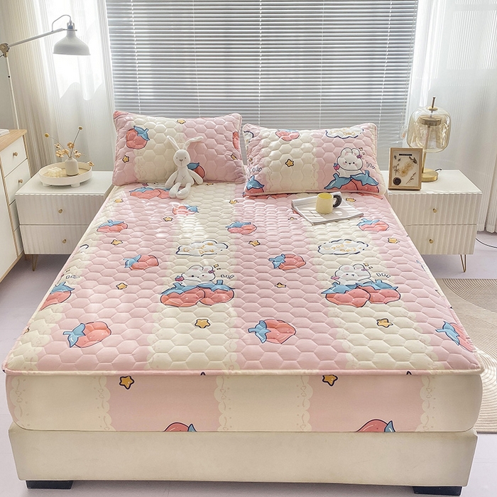 91家纺网 家纺一手货源 找家纺 九亭家纺 2024新款A类抗菌全棉夹棉防水床笠 防水-草莓萌兔