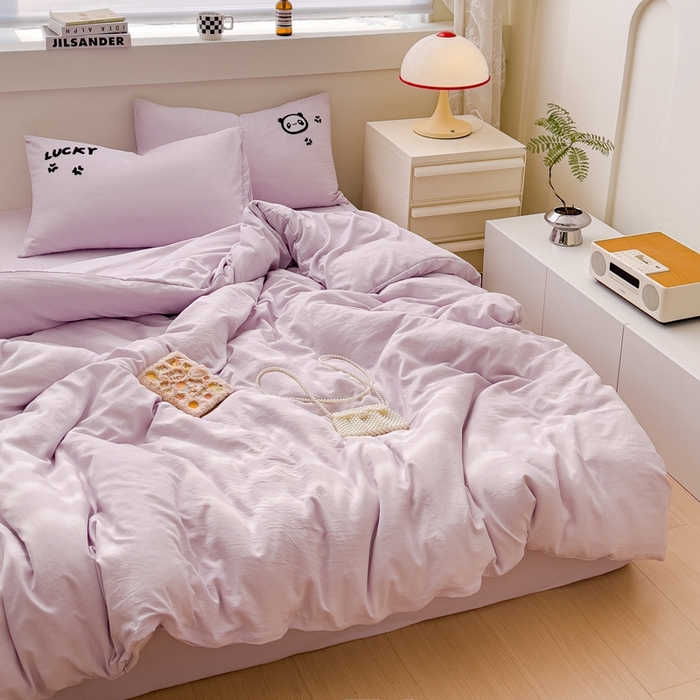 91家纺网 家纺一手货源 找家纺 梦嘉居 2024新款直播热款A类ins风多巴胺色超柔亲肤磨毛纯色水洗棉毛巾绣套件-单床笠 幸运熊猫-水仙紫