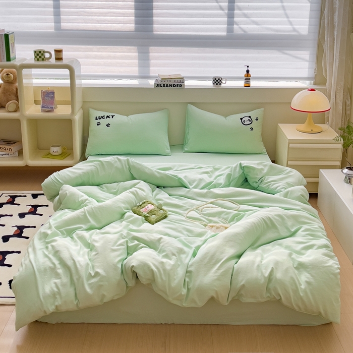 91家纺网 家纺一手货源 找家纺 梦嘉居 2024新款直播热款A类ins风多巴胺色超柔亲肤磨毛纯色水洗棉毛巾绣套件-单床笠 幸运熊猫-清新绿