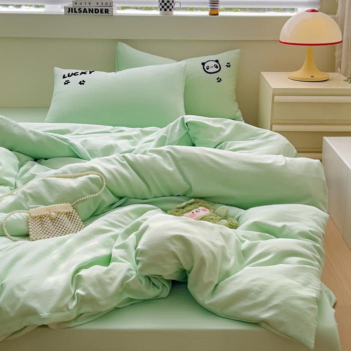 91家纺网 家纺一手货源 找家纺 梦嘉居 2024新款直播热款A类ins风多巴胺色超柔亲肤磨毛纯色水洗棉毛巾绣套件-单床笠 幸运熊猫-清新绿