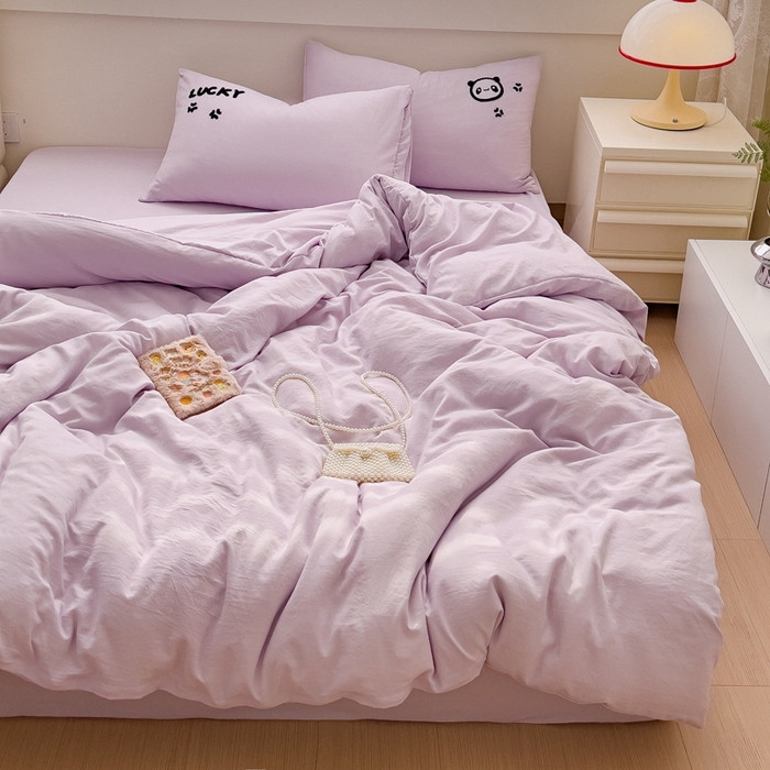 91家纺网 家纺一手货源 找家纺 梦嘉居 2024新款直播热款A类ins风多巴胺色超柔亲肤磨毛纯色水洗棉毛巾绣套件-单床笠 幸运熊猫-水仙紫